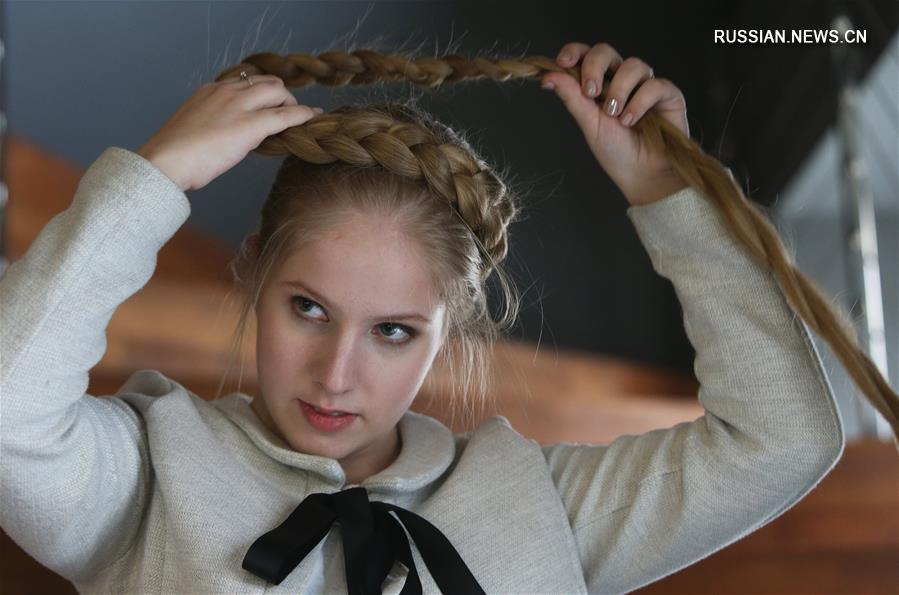 У киевской школьницы волосы длиной 2,35 м!