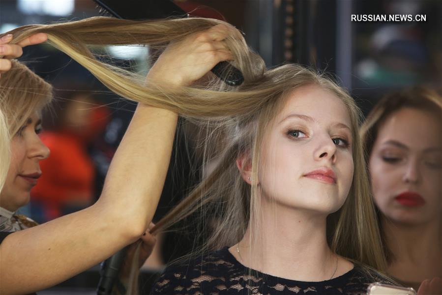 У киевской школьницы волосы длиной 2,35 м!
