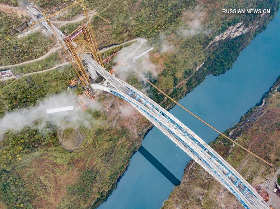 Строительство моста через реку Ячихэ в Гуйчжоу близится к завершению