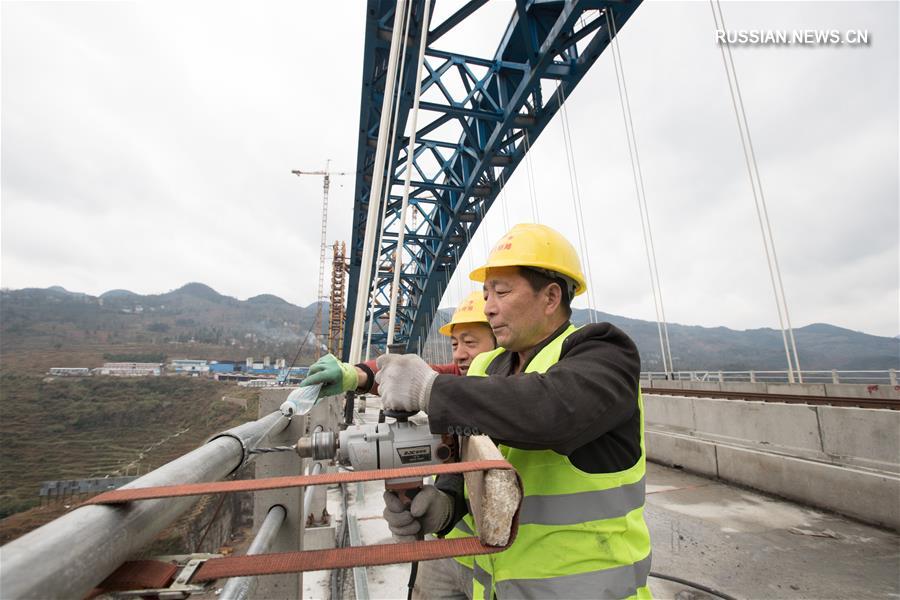 Строительство моста через реку Ячихэ в Гуйчжоу близится к завершению