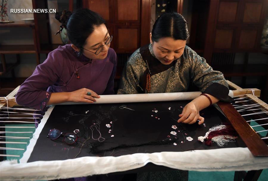 Мастерица из Цзянсу хранит традиции сучжоуской вышивки