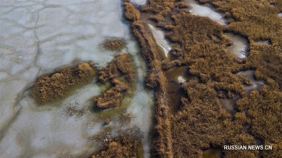 Таяние льда на озере Улансухай-Нур
