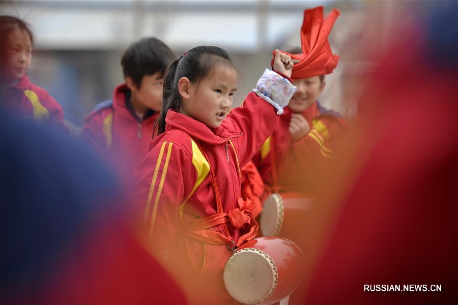Уроки игры на барабанах яогу в одной из хэбэйских школ
