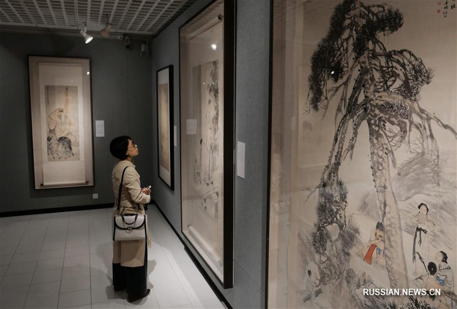 В Сянгане открылась персональная выставка китайского художника Жэнь Боняня