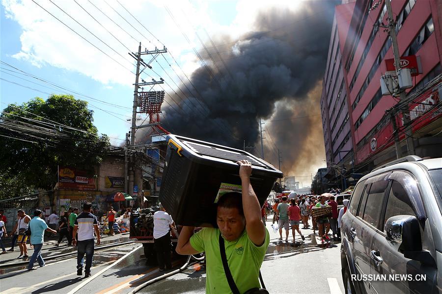 В трущобах на Филиппинах произошел пожар