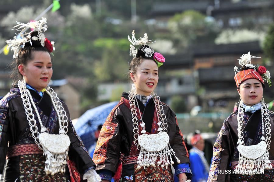 Весенние наряды девушек из Гуйчжоу