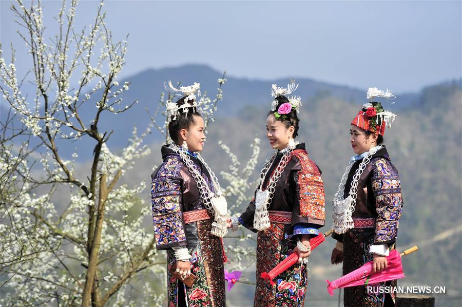 Весенние наряды девушек из Гуйчжоу