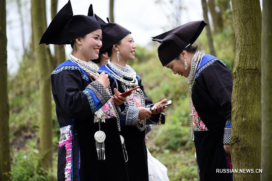 Фестиваль песен и танцев с бамбуковыми свирелями в провинции Гуйчжоу