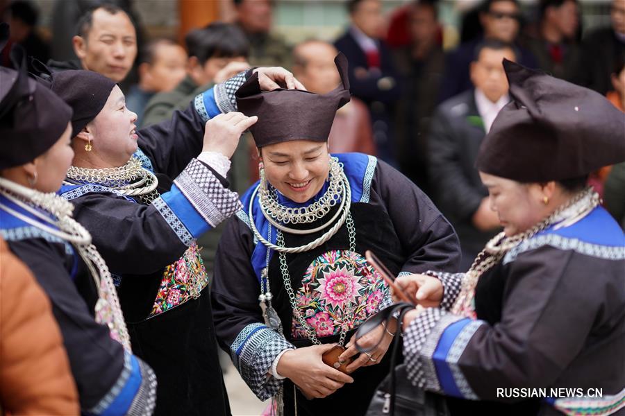 Фестиваль песен и танцев с бамбуковыми свирелями в провинции Гуйчжоу