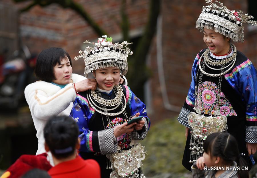 Фестиваль песен и танцев с бамбуковыми свирелями в провинции Гуйчжоу