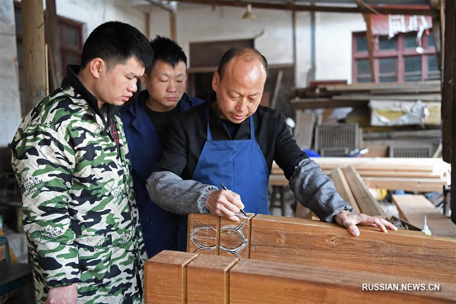 Юй Юхун -- хранитель искусства уюаньской деревянной резьбы