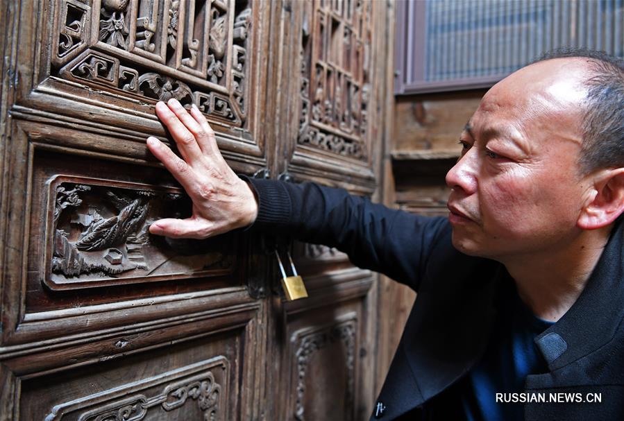 Юй Юхун -- хранитель искусства уюаньской деревянной резьбы