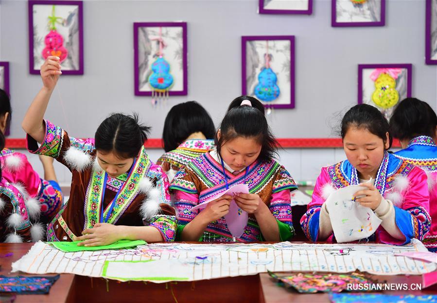 Успехи женского образования в горном уезде Жуншуй