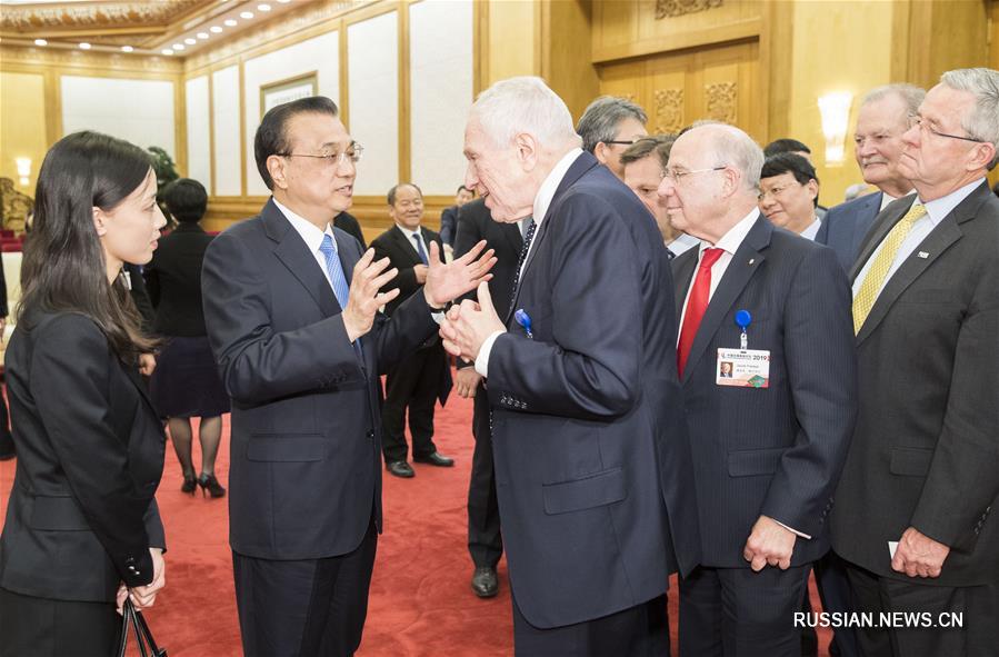 Ли Кэцян встретился с зарубежными участниками заседания Китайского форума развития-2019 на высоком уровне