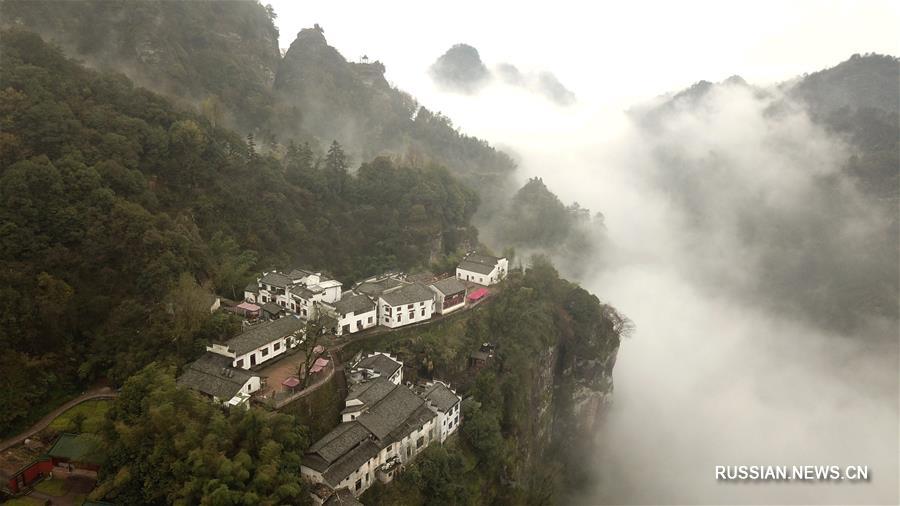 Туман в горах Циюньшань