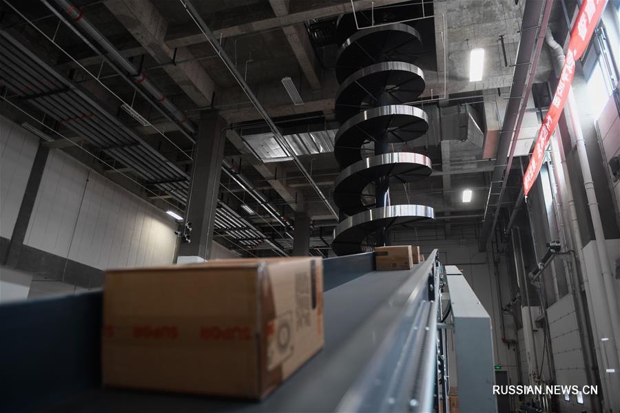 В провинции Чжэцзян открылся первый полностью автоматизированный логистический "парк будущего" компании Cainiao