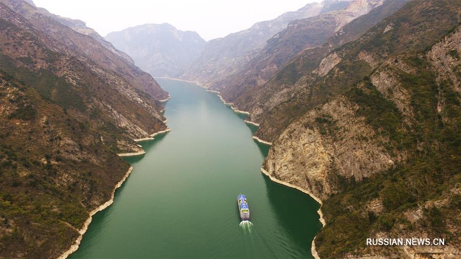 Ущелье Уся -- одно из самых живописных мест Китая