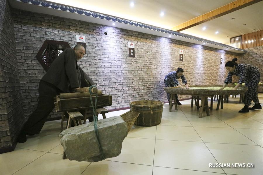 Производство квашеной овощной горчицы в Чунцине