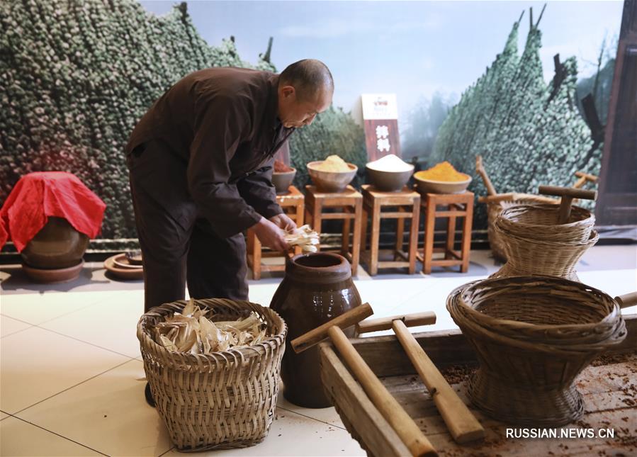 Производство квашеной овощной горчицы в Чунцине