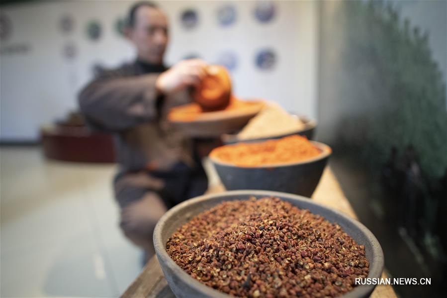 Производство квашеной овощной горчицы в Чунцине