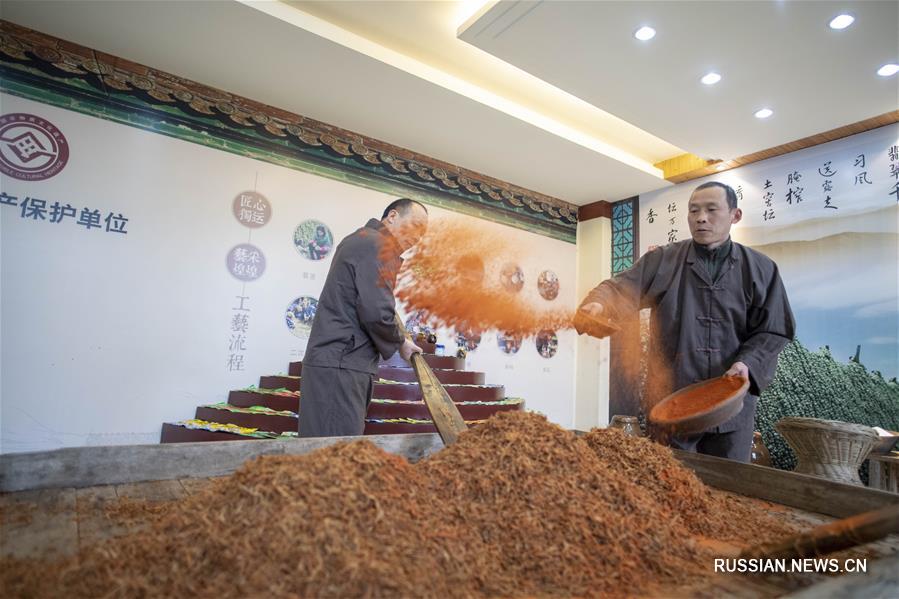 Производство квашеной овощной горчицы в Чунцине
