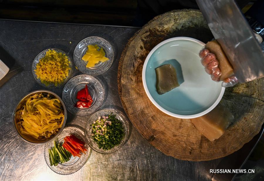 Производство квашеной овощной горчицы в Чунцине