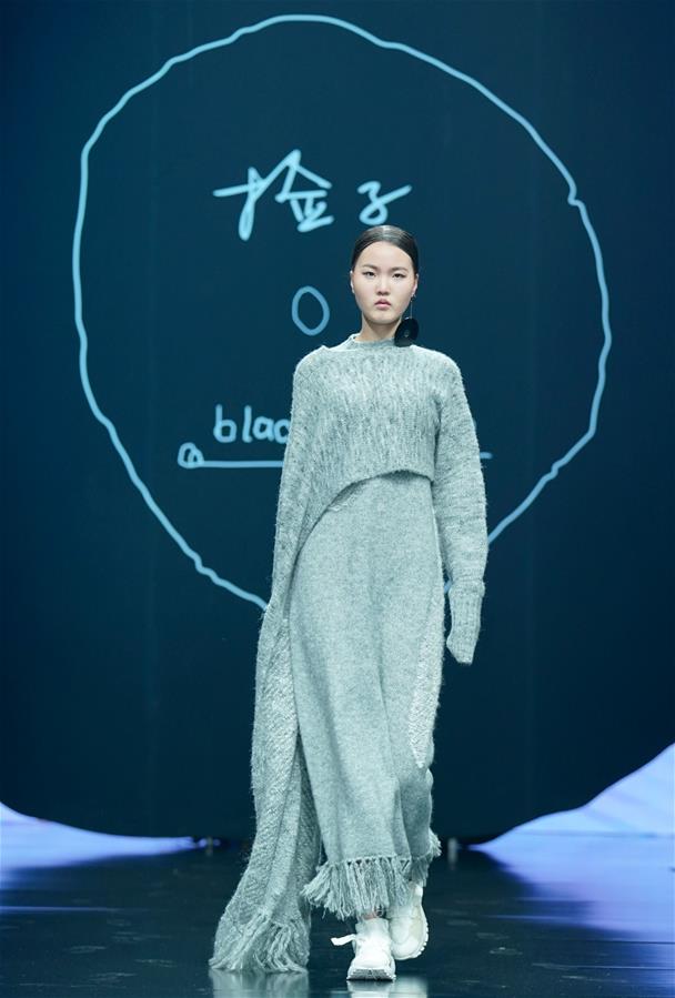 В Пекине прошел показ коллекции дизайнера Гао Цзяньпина