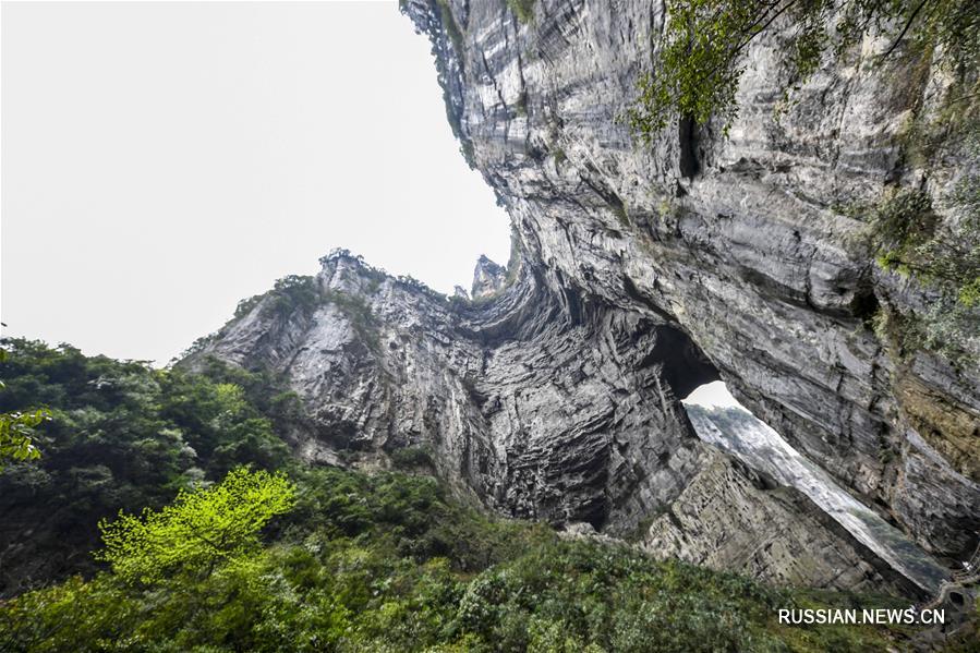 Весна в ландшафтном парке Тяньшэн Саньцяо в Чунцине