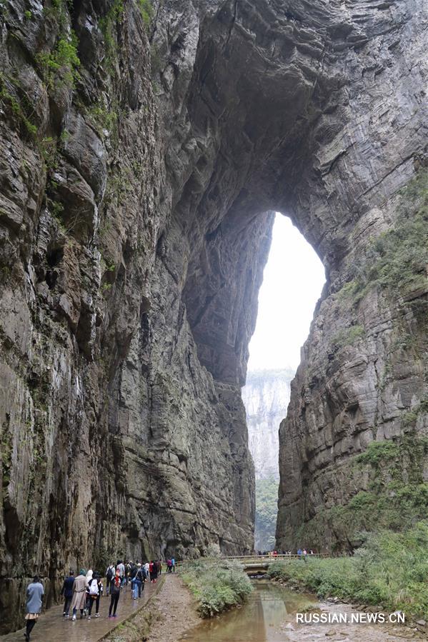 Весна в ландшафтном парке Тяньшэн Саньцяо в Чунцине