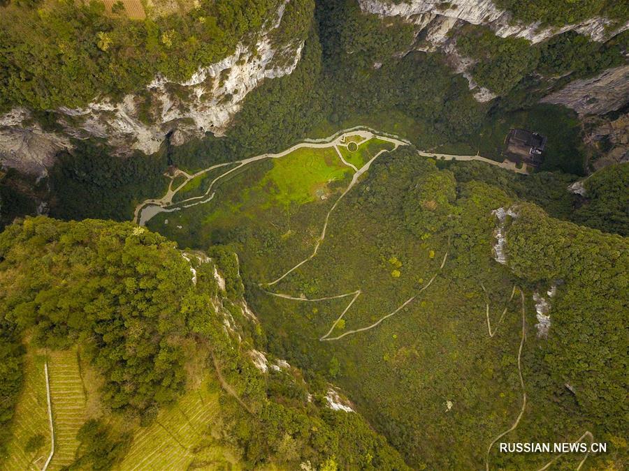 Весна в ландшафтном парке Тяньшэн Саньцяо в Чунцине