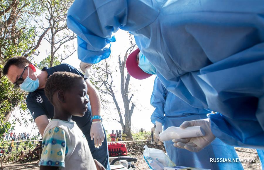 Китайские спасатели провели спасательную операцию в пострадавшем от циклона районе Мозамбика