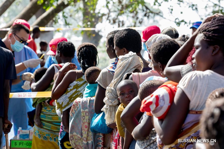 Китайские спасатели провели спасательную операцию в пострадавшем от циклона районе Мозамбика