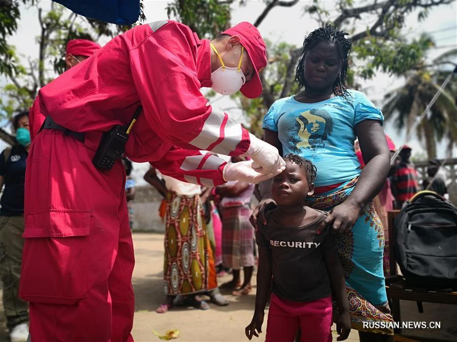 Китайские спасатели провели спасательную операцию в пострадавшем от циклона районе Мозамбика