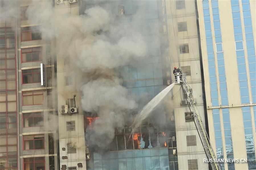 До 19 человек возросло число жертв пожара в Бангладеш