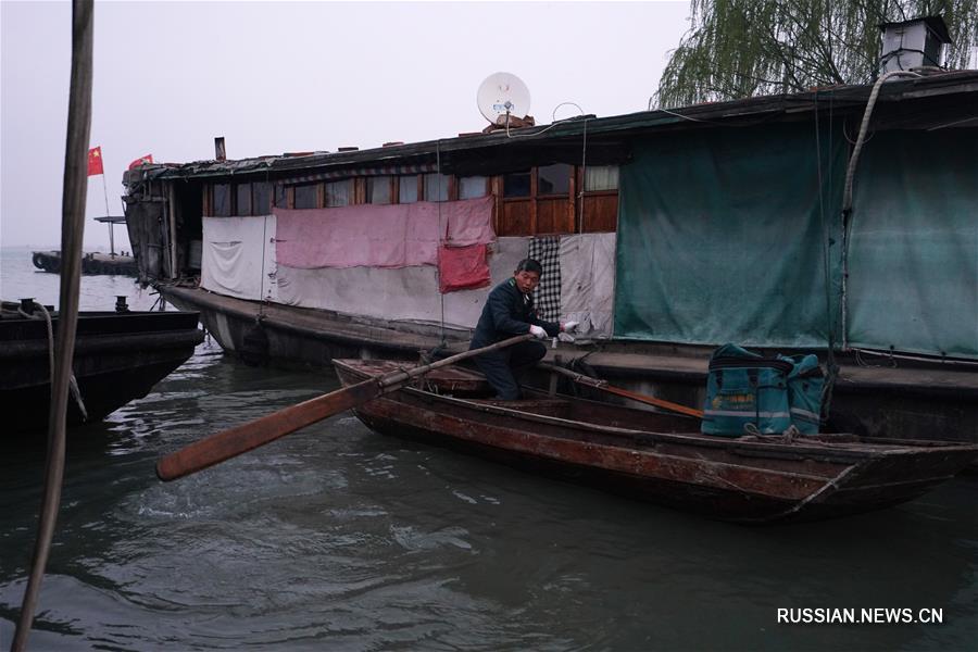 Почтальон на лодке из Восточного Китая
