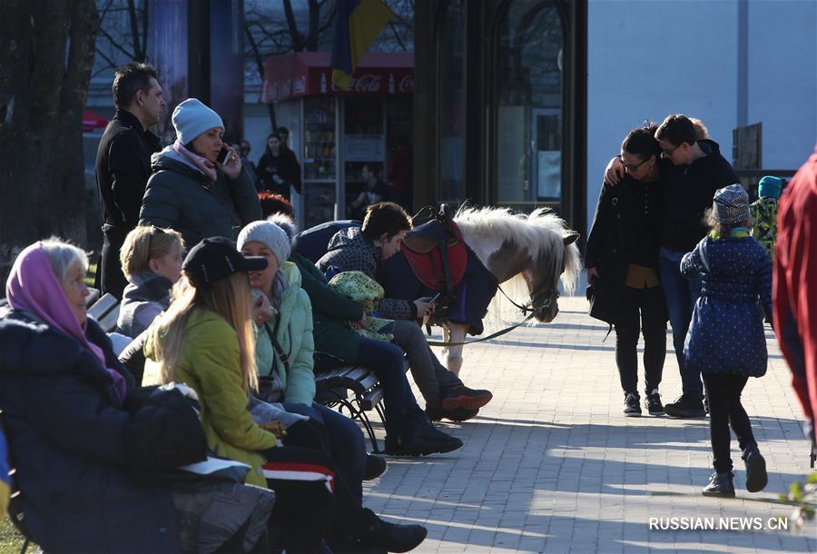 Накануне первого тура президентских выборов в Киев пришла весна