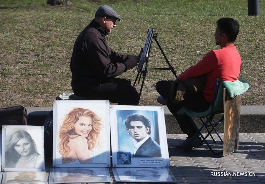 Накануне первого тура президентских выборов в Киев пришла весна