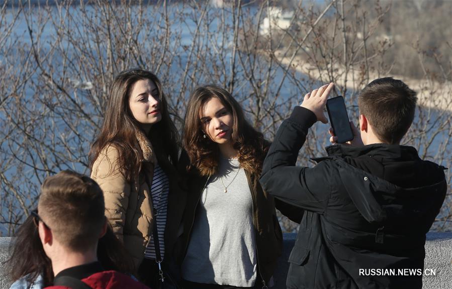 Накануне первого тура президентских выборов в Киев пришла весна