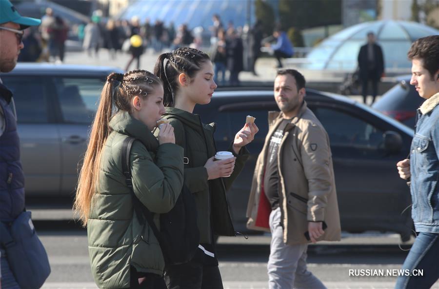 Накануне первого тура президентских выборов в Киев пришла весна