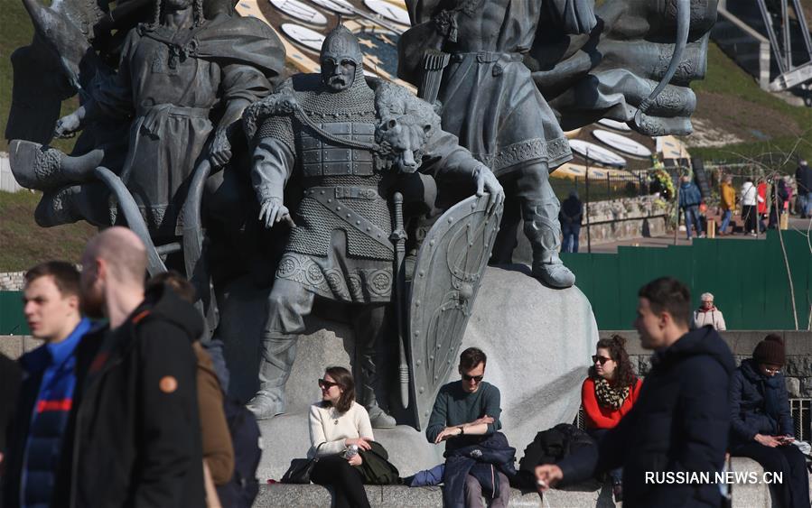 Накануне первого тура президентских выборов в Киев пришла весна