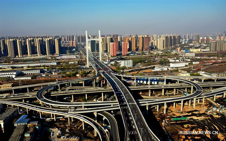 В Чжэнчжоу открылось движение автотранспорта по большому мосту Нунъелу