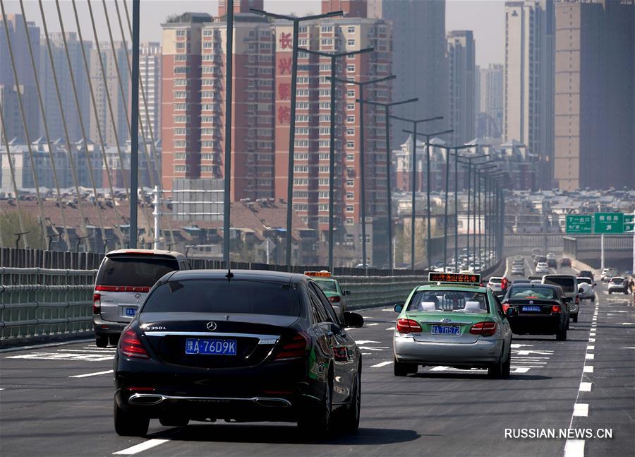 В Чжэнчжоу открылось движение автотранспорта по большому мосту Нунъелу