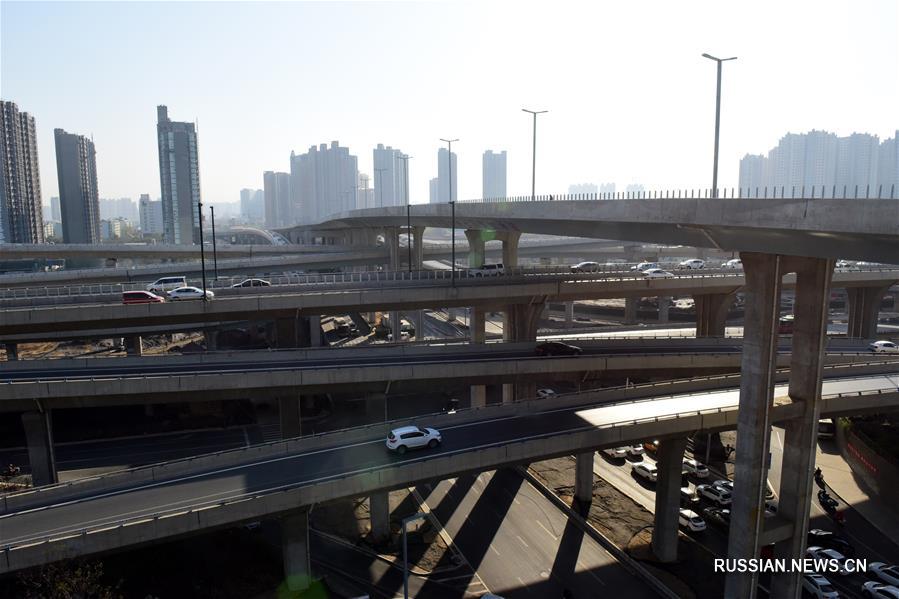 В Чжэнчжоу открылось движение автотранспорта по большому мосту Нунъелу