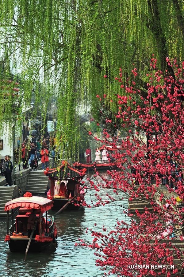 Весна в древнем городке Наньсюнь в провинции Чжэцзян