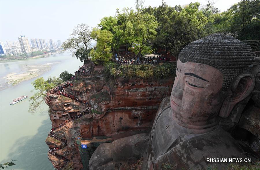 В провинции Сычуань вновь можно увидеть скульптуру Лэшаньского Будды