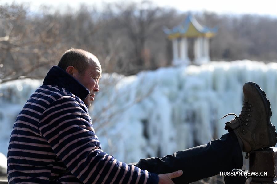 Пожилой любитель экстремальных прыжков в воду из города Муданьцзян