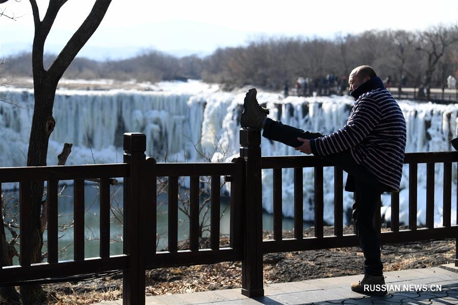 Пожилой любитель экстремальных прыжков в воду из города Муданьцзян