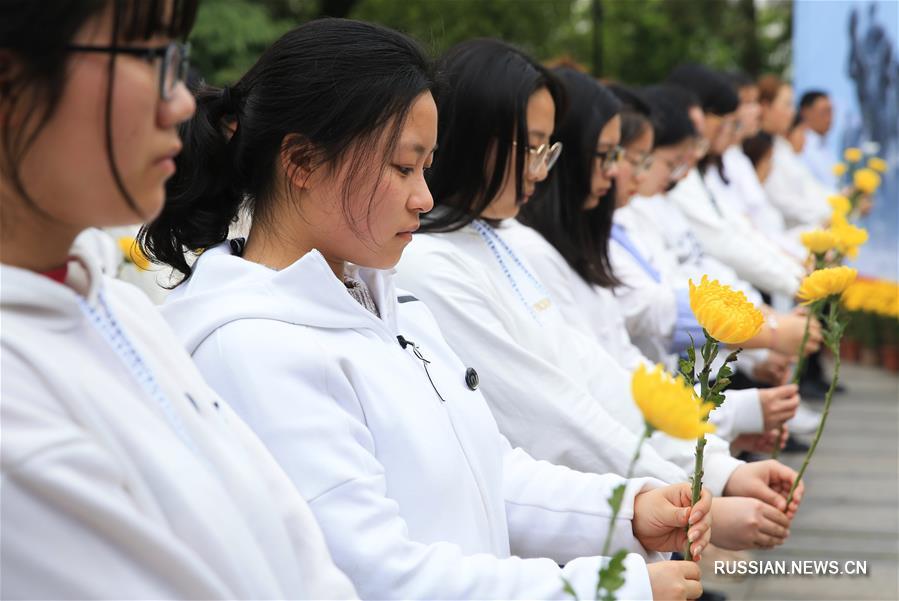 В Китае почитают память героев прошлого в преддверии праздника Цинмин