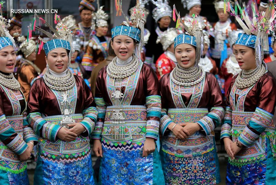 "Саньюэсаньский карнавал" у народности чжуан