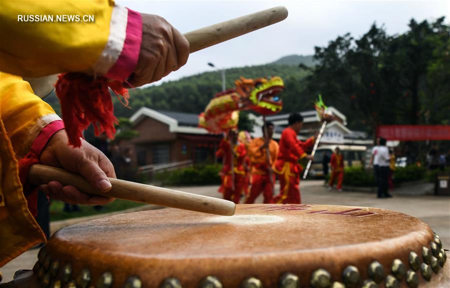 "Саньюэсаньский карнавал" у народности чжуан